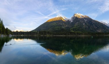 Der Hintersee, Den sagenhaften Zauberwald 'da bettet.