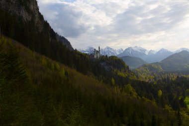 Neuschwanstein Kalesi veya Neuschwanstein Kalesi,