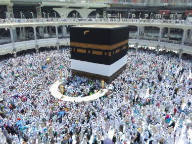 Kabe, Suudi Arabistan 'daki Büyük Cami' nin merkezine yakın bir tapınak.