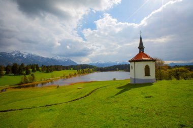 Rundtour zum Hegratsriedsee  Wanderung clipart