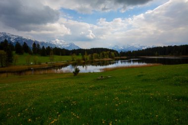 Rundtour zum Hegratsriedsee  Wanderung clipart