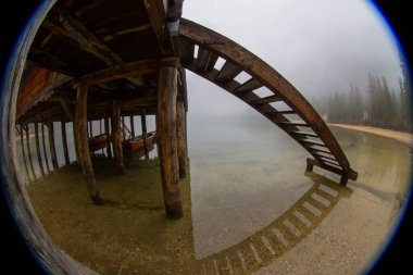 Pragser Wildsee veya Prag Gölü