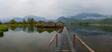 Kochelsee ya da Kochel Gölü 70 kilometrelik bir göldür.