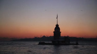 Günbatımı renklerinde Bakire Kulesi