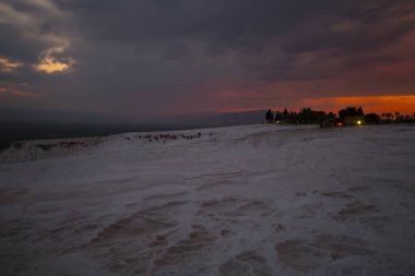 Pamukkale, Türkiye 'nin Ege bölgesinde Denizli ilinde doğal bir yerleşim yeridir..