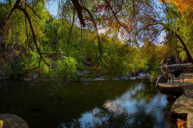 Ayazma Pnar Doğa Parkı, Kaz Dağları eteklerinde, Bayrami bölgesinde yer almaktadır ve doğal güzelliğiyle dikkatleri üzerine çekmektedir..