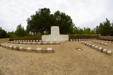Gelibolu Yarımadası 'nın en çok ziyaret edilen ana noktası olan Çanakkale Şehitleri Anıtı Eskihisarlk Burnu' nda yer alıyor..