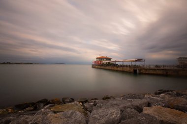 1916-1917 yılları arasında Vedat Tek tarafından tasarlanan Moda Pier, 1986 yılında düşük yolcu numaraları nedeniyle kullanımdan kaldırıldı..