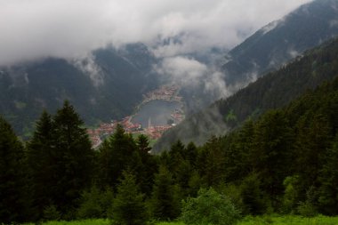Uzungol, Trabzon ilinin Trabzon ilçesinde bulunan bir baraj gölüdür..