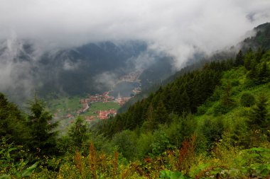 Uzungol, Trabzon ilinin Trabzon ilçesinde bulunan bir baraj gölüdür..