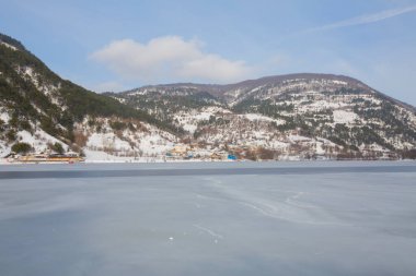 Cubuklu Gölü, Bolu 'nun Gynk bölgesinde bir heyelan tarafından oluşturulan turistik göl..