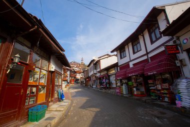 Goynk, Bolu ilinin sınırları içinde şehir merkezine 98 km uzaklıktadır. Osmanlı mimarisinin karakteristik unsurlarına sahiptir, özellikle geleneksel evlere..