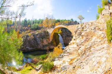 Clandras Köprüsü ve Şelalesi, Usak, Türkiye