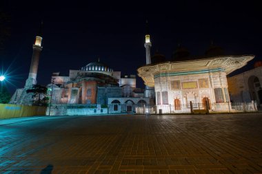 Üç. Ahmet Fountain, rokoko tarzı mimarisi ile Türkiye 'nin en güzel işidir..