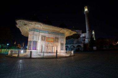 Üç. Ahmet Fountain, rokoko tarzı mimarisi ile Türkiye 'nin en güzel işidir..
