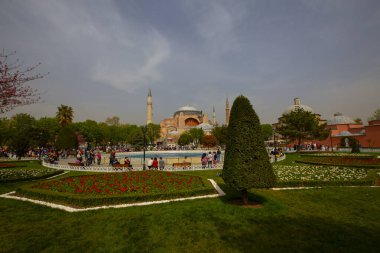 Sultanahmet Meydanı Lale Festivali her yıl nisan ayında gerçekleşir