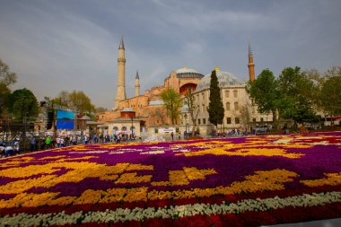 Sultanahmet Meydanı Lale Festivali her yıl nisan ayında gerçekleşir