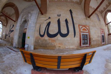 Eski Cami, Türkiye 'nin Edirne ilinin merkezinde yer alan bir camidir. Edirne 'deki zamanımıza kadar ayakta kalan ilk anıtsal yapı olarak da bilinir..