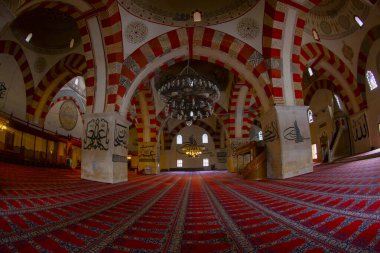 Eski Cami, Türkiye 'nin Edirne ilinin merkezinde yer alan bir camidir. Edirne 'deki zamanımıza kadar ayakta kalan ilk anıtsal yapı olarak da bilinir..
