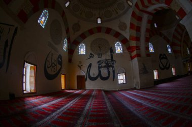 Eski Cami, Türkiye 'nin Edirne ilinin merkezinde yer alan bir camidir. Edirne 'deki zamanımıza kadar ayakta kalan ilk anıtsal yapı olarak da bilinir..