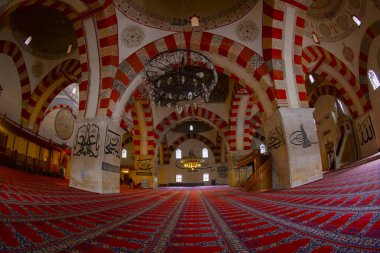 Eski Cami, Türkiye 'nin Edirne ilinin merkezinde yer alan bir camidir. Edirne 'deki zamanımıza kadar ayakta kalan ilk anıtsal yapı olarak da bilinir..