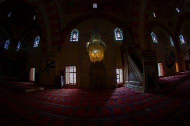 Eski Cami, Türkiye 'nin Edirne ilinin merkezinde yer alan bir camidir. Edirne 'deki zamanımıza kadar ayakta kalan ilk anıtsal yapı olarak da bilinir..