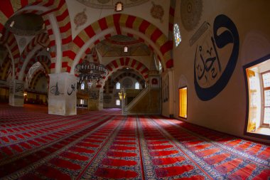 Eski Cami, Türkiye 'nin Edirne ilinin merkezinde yer alan bir camidir. Edirne 'deki zamanımıza kadar ayakta kalan ilk anıtsal yapı olarak da bilinir..