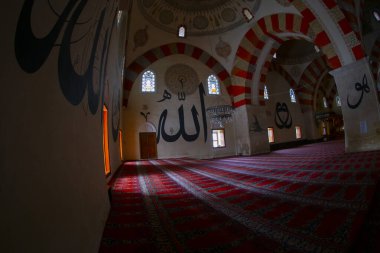 Eski Cami, Türkiye 'nin Edirne ilinin merkezinde yer alan bir camidir. Edirne 'deki zamanımıza kadar ayakta kalan ilk anıtsal yapı olarak da bilinir..