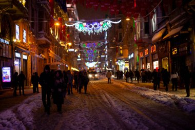 Taksim gecesi ve nostaljik tramvay, kınalı gece