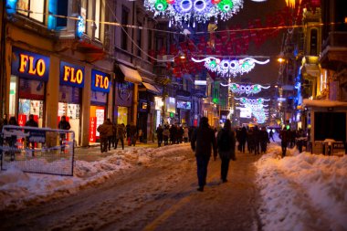 Taksim gecesi ve nostaljik tramvay, kınalı gece