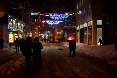 Taksim gecesi ve nostaljik tramvay, kınalı gece