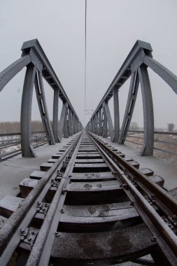 Edirne, Trkiye 'nin kuzeybatısında, Yunanistan ve Bulgaristan sınırında yer alan tarihi ve kültürel zenginliğiyle tanınan bir şehirdir..