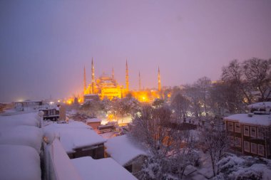 Sultanahmet Meydanı, Sultanahmet Camii ve Ayasofya Büyük Camii kar altında.