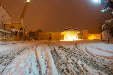 Sultanahmet Meydanı, Sultanahmet Camii ve Ayasofya Büyük Camii kar altında.