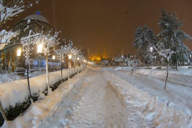 Sultanahmet Meydanı, Sultanahmet Camii ve Ayasofya Büyük Camii kar altında.