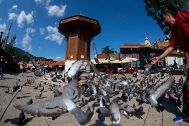 Saraybosna 'nın kalbi olan Bascarsija' nın merkezinde yer alan Sebilj Çeşmesi, 1753 yılında Mehmet Paşa Kukavica tarafından inşa edildi..