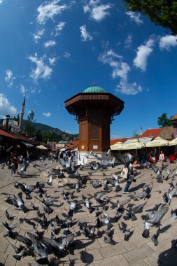 Saraybosna 'nın kalbi olan Bascarsija' nın merkezinde yer alan Sebilj Çeşmesi, 1753 yılında Mehmet Paşa Kukavica tarafından inşa edildi..