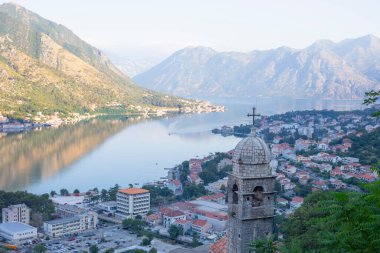 Kotor, Karadağ 'da bir kıyı kentidir. Kalenin manzarası.