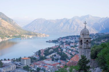 Kotor, Karadağ 'da bir kıyı kentidir. Kalenin manzarası.