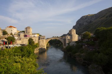 Tarihi Mostar Köprüsü 'nün havadan görünüşü