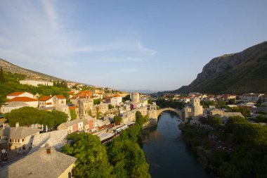 Tarihi Mostar Köprüsü 'nün havadan görünüşü