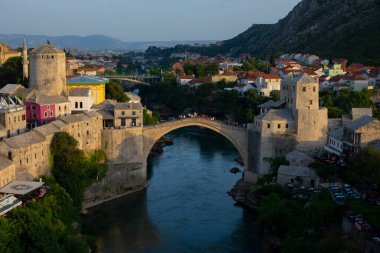 Tarihi Mostar Köprüsü 'nün havadan görünüşü