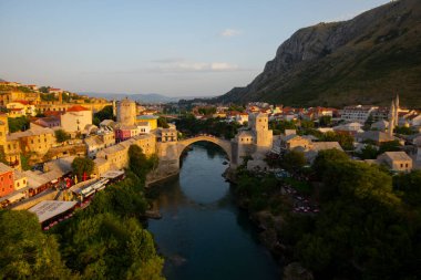 Tarihi Mostar Köprüsü 'nün havadan görünüşü