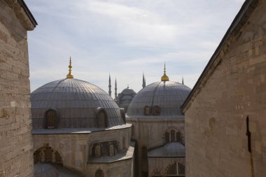 Dünyanın sekizinci harikası olarak kabul edilen Ayasofya, şu anda bir cami olarak hizmet veriyor..