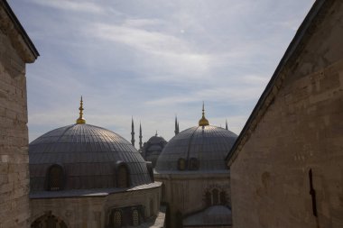 Dünyanın sekizinci harikası olarak kabul edilen Ayasofya, şu anda bir cami olarak hizmet veriyor..