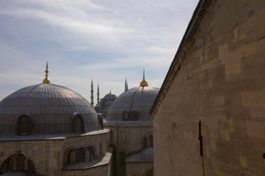 Dünyanın sekizinci harikası olarak kabul edilen Ayasofya, şu anda bir cami olarak hizmet veriyor..
