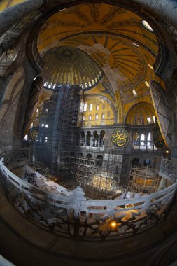 Dünyanın sekizinci harikası olarak kabul edilen Ayasofya, şu anda bir cami olarak hizmet veriyor..