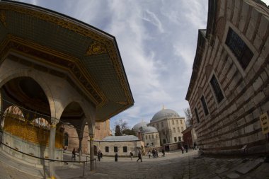 Dünyanın sekizinci harikası olarak kabul edilen Ayasofya, şu anda bir cami olarak hizmet veriyor..