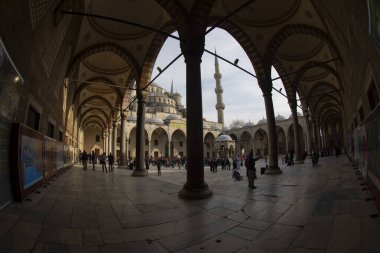 Dünyanın sekizinci harikası olarak kabul edilen Ayasofya, şu anda bir cami olarak hizmet veriyor..
