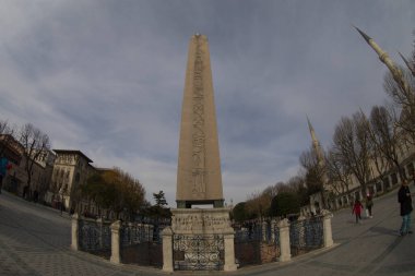 Dünyanın sekizinci harikası olarak kabul edilen Ayasofya, şu anda bir cami olarak hizmet veriyor..